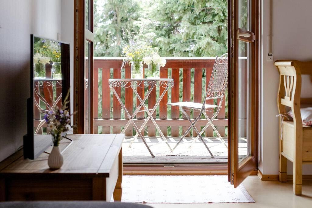 4-Zimmer-Ferienwohnung Waldbluemle Dobel Bagian luar foto